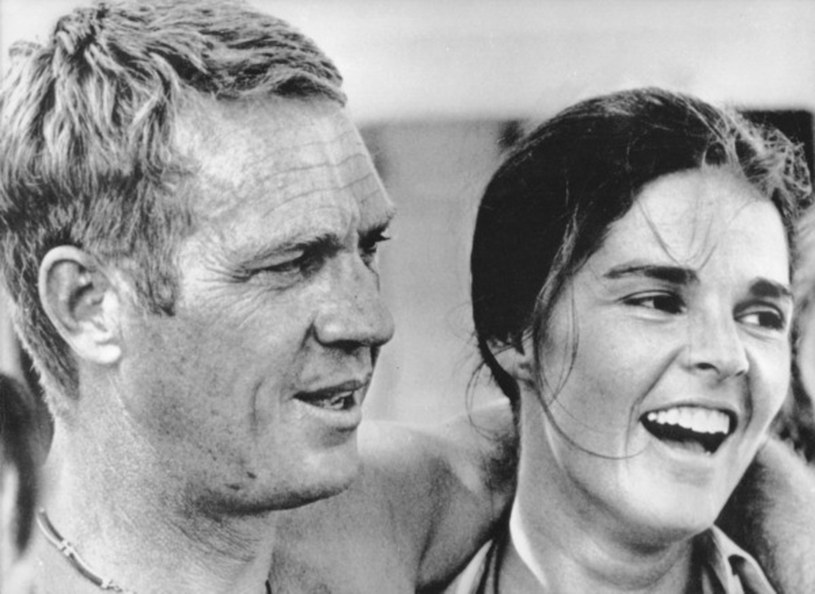 Steve McQueen i Ali MacGraw w "Ucieczce gangstera" /AKG Images /East News