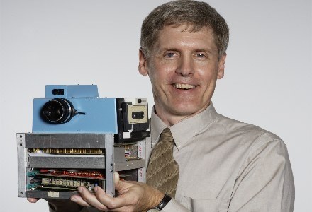 Steve Sasson i jego dzieło: pierwszy aparat cyfrowy /materiały prasowe