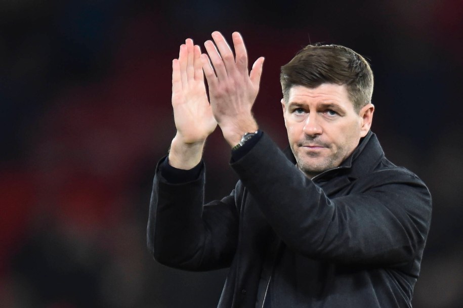 Steven Gerrard /PETER POWELL   /PAP/EPA