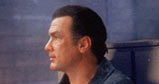 Steven Seagal w filmie "Mroczna dzielnica" /