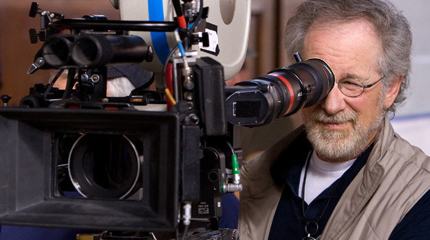 Steven Spielberg w sytuacji, w której czuje się najlepiej - za kamerą /materiały prasowe