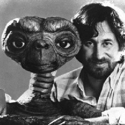 Steven Spielberg z bohaterem filmu "E.T" /AFP