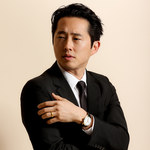 Steven Yeun pisze historię