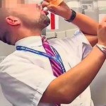 Steward Ryanair pił alkohol podczas lotu z Polski do Anglii!