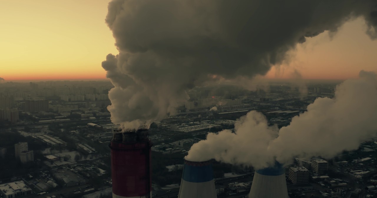 Stężenie gazów cieplarnianych stale rośnie w atmosferze /123RF/PICSEL