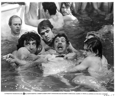 Stiller wystąpił też na deskach Broadwayu w hitowym przedstawieniu "The Ritz" z 1975 roku, które rok później przeniesione zostało na duży ekran przez Richarda Lestera w postaci filmu "Elegant".