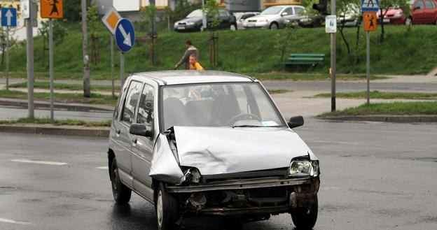 Stłuczka! Co robić? / Fot: Piotr Jedzura /Reporter