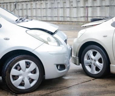 Stłuczka na parkingu pod marketem. Kto miał pierwszeństwo?