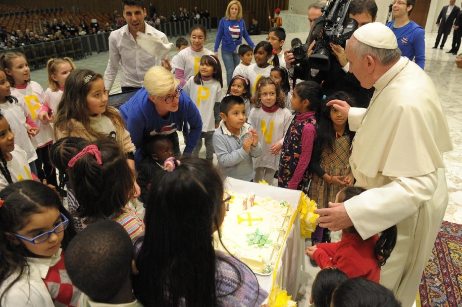 Sto lat! /OSSERVATORE ROMANO  /PAP/EPA