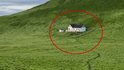 Stoi zupełnie sam na środku oceanu. Tajemnica najbardziej samotnego domu świata w końcu wyjaśniona