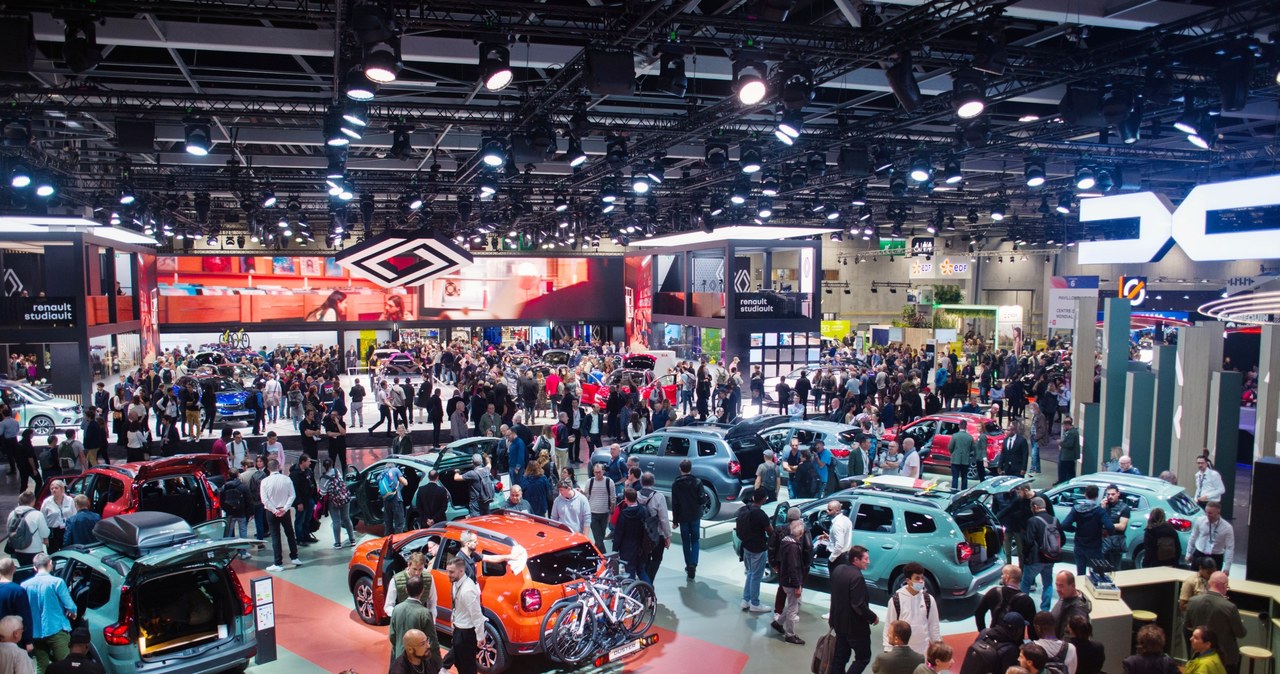 Stoisko Renault na salonie w Paryżu /Getty Images