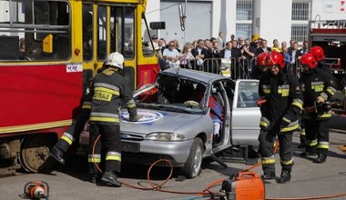 Stój durniu, tramwaj jedzie! 