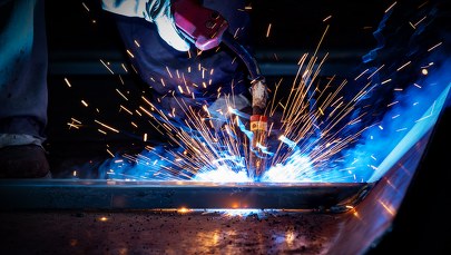 Stoją francuskie elektrownie atomowe, bo brakuje spawaczy