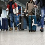 Stoją godzinami na polskim lotnisku. Brytyjczycy ostrzegają: Omijajcie Kraków