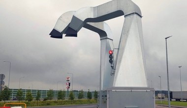 Stoją przy autostradach i czekają na kierowców. Zimą takie rozwiązanie to skarb