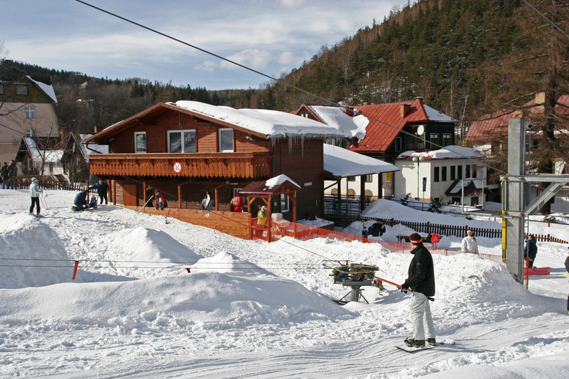 Stok narciarski w Karpaczu cieszą się niezwykłą popularnością /Rafal JABLONSKI/East News /East News