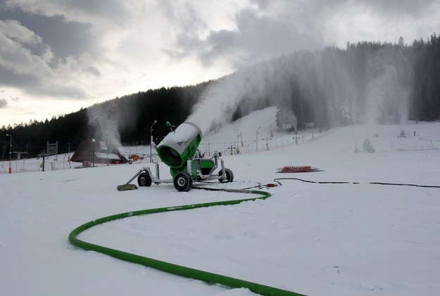 Stoki narciarskie muszą być w tym roku dośnieżane w Zakopanem bardzo często /Grzegorz Momot /PAP