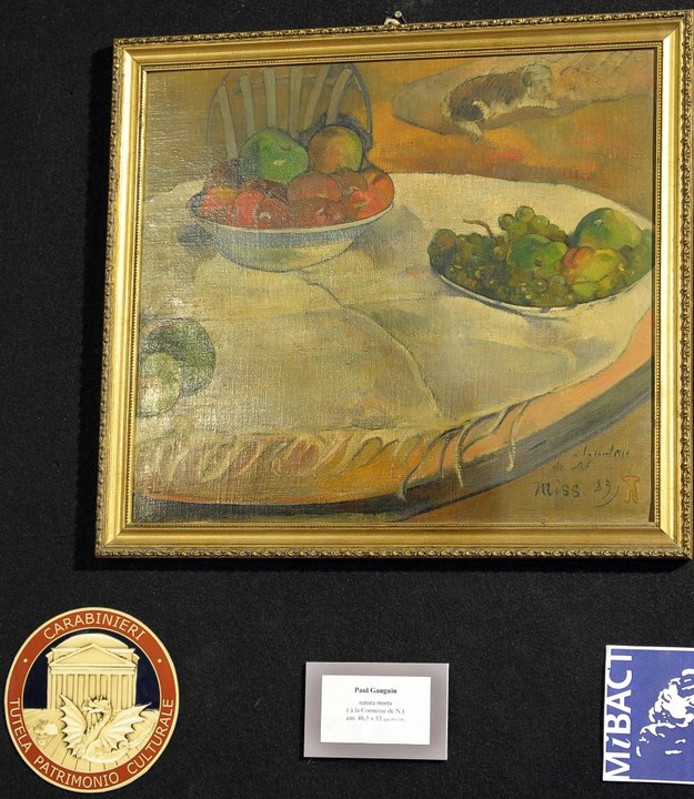 Stół z talerzem i miską owoców pędzla Paula Gauguina /CLAUDIO ONORATI    /PAP/EPA