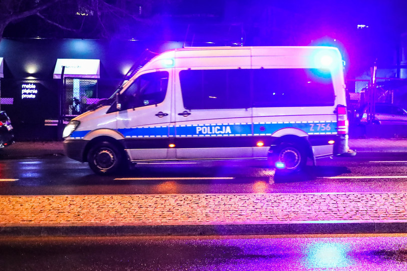 Stołeczna policja podczas nocnego patrolu (zdj. ilustracyjne) /Adam Burakowski/REPORTER /East News