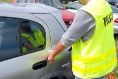 Stołeczni policjanci odkryli w komisie kradzione samochody