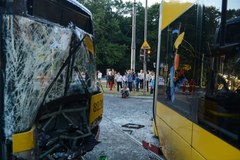 Stolica: Zderzenie autobusu z tramwajem; trzy osoby ranne