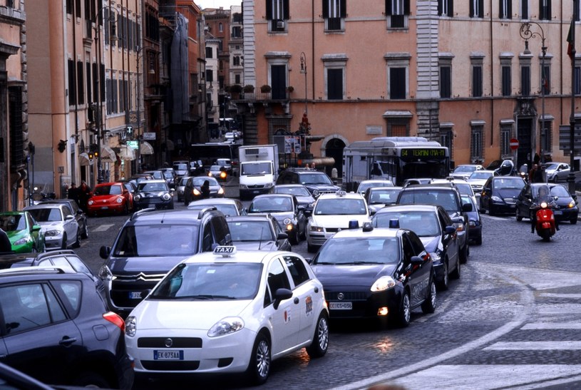 Stolicę Włoch czeka rewolucja transportowa /Getty Images