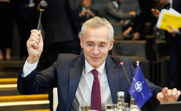 Stoltenberg o natowskiej broni jądrowej w stanie gotowości. Pieskow odpowiedział