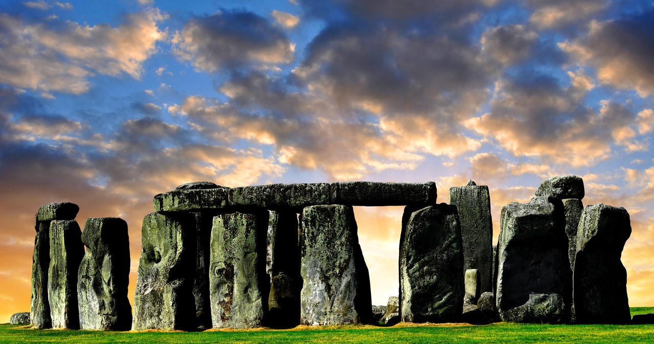 Stonehenge - tajemnicze kamienne kręgi od zawsze budzą naszą wyobraźnię /123RF/PICSEL