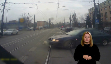 "Stop drogówka": Kobieta wjechała wprost pod tramwaj
