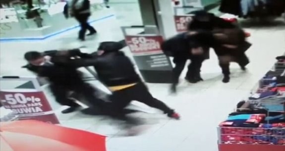 Stop klatka z nagrania ze sklepowego monitoringu /Policja Lubelska /