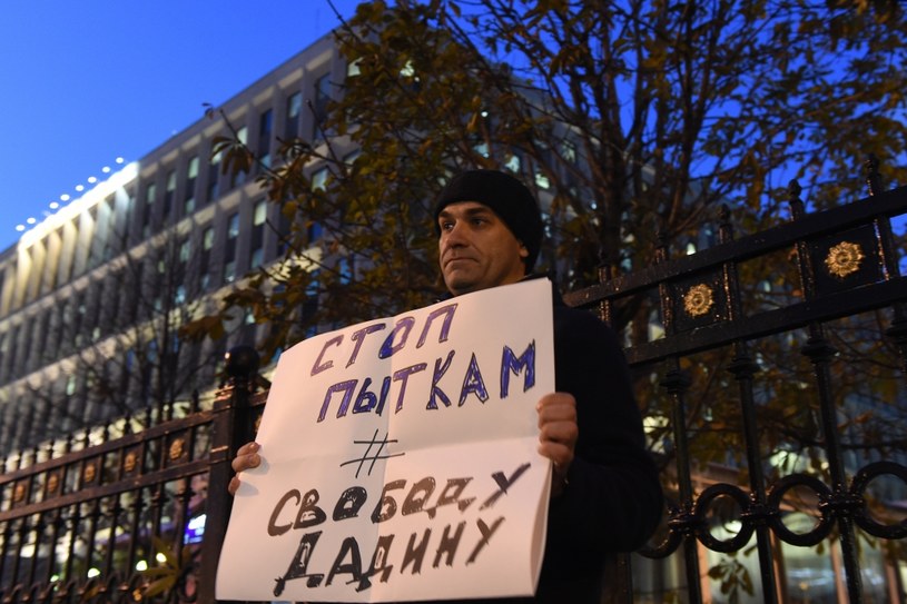 "Stop torturom, wolność dla Dadina" /AFP
