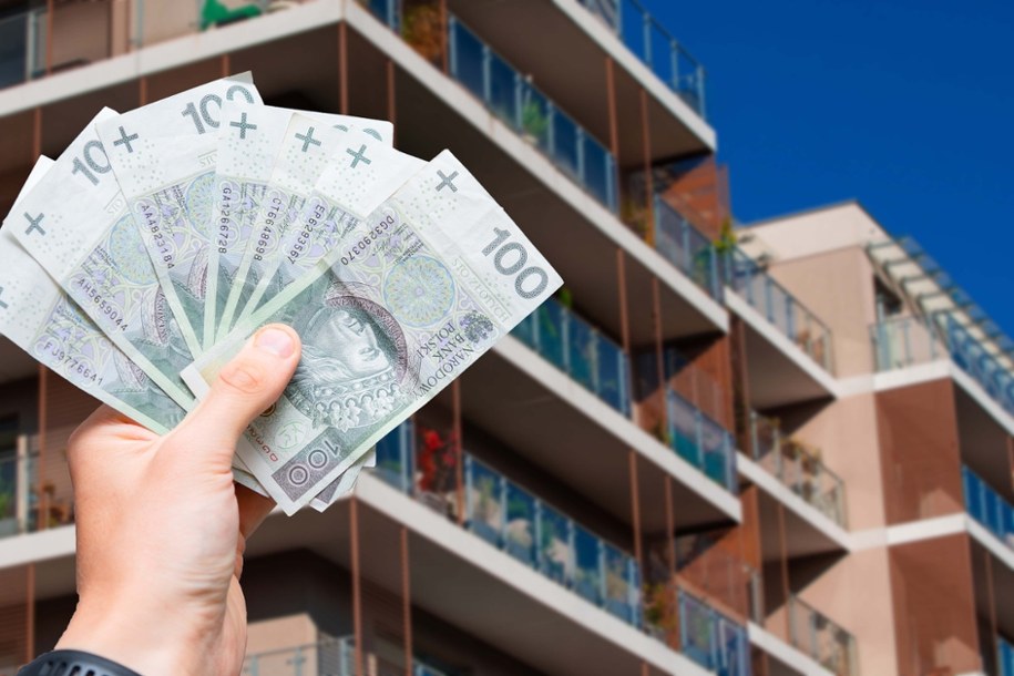 Stopa referencyjna, główna stopa procentowa NBP, nadal wynosi 3,75 proc.; to od niej zależy m.in. wysokość rat kredytów hipotecznych /Shutterstock