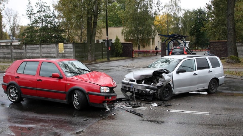 Stopniowo zmniejsza się ilość kierowców, którzy zapominają o OC /Mariusz Grzelak /East News