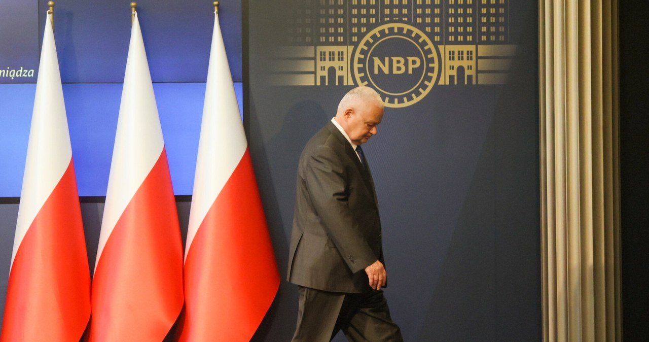 Stopy procentowe. Ostatnia obniżka ucieszyła nie tylko tych, co spłacają raty, ale kupujących własne M na kredyt /Wojciech Olkusnik/East News /East News