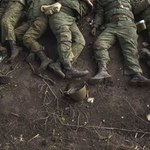 Stosy ciał rosyjskich żołnierzy. Nikogo nie interesują