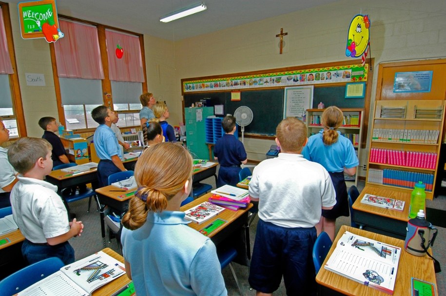 Stowarzyszenie Katechetów Świeckich proponuje, aby obowiązkowe były dwie godziny religii lub etyki w tygodniu /Shutterstock