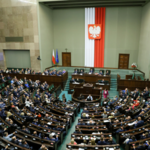 Stracą uposażenie, gdy nie pojawią się w Sejmie. Komisja za karaniem nieobecności posłów