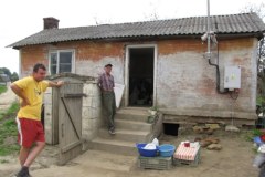 Stracili swoje domy, teraz mogą stracić kontenery