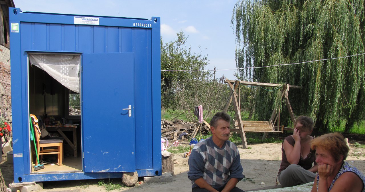 Stracili swoje domy, teraz mogą stracić kontenery