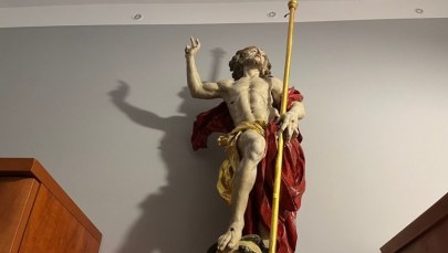 Stracili wiele, ale nie nadzieję. Uratowana rzeźba im o tym przypomina