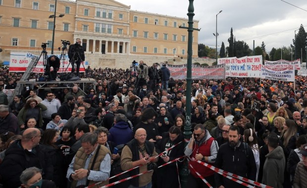 Strajk generalny w Grecji. Zamieszki przed parlamentem 