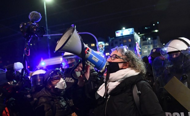 Strajk Kobiet: Policja jest brutalna i łamie prawo, bo pozwala na to Kaczyński