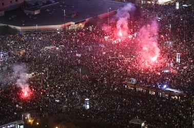 Strajk Kobiet. Zamieszki w Warszawie. Ataki na protestujących, ponad 30 osób zatrzymanych