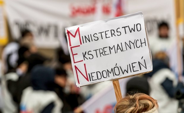 Strajk nauczycieli. Pikieta przed MEN: Nie mamy już wyjścia