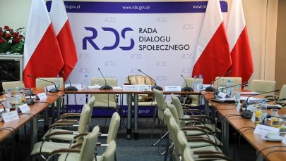 Strajk nauczycieli trwa. Kolejne rozmowy rządu i związkowców nie przyniosły efektu [ZAPIS RELACJI]