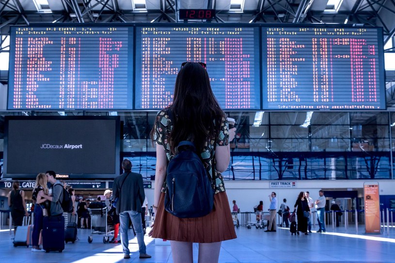 Strajk pracowników linii lotniczych powoduje chaos na lotniskach - wiele lotów jest opóźnionych lub odwołanych. Obecnie do protestujących dołącza easyJet /123RF/PICSEL
