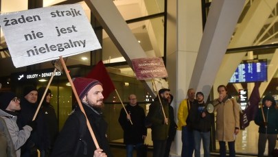 Strajk w PLL LOT. Ruszyły rozmowy ze strajkującymi