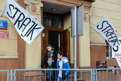 Strajk w warszawskim liceum. "Boimy się, że nasze dzieci nie zdadzą matury"