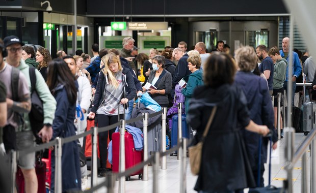 Strajki i odwołane loty. Chaos na lotniskach w Europie  