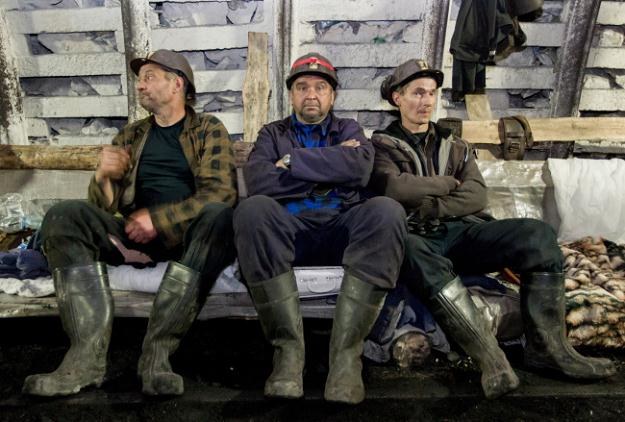 Strajkujący górnicy w Kopalni Węgla Kamiennego Kazimierz-Juliusz, fot. Andrzej Grygiel /PAP